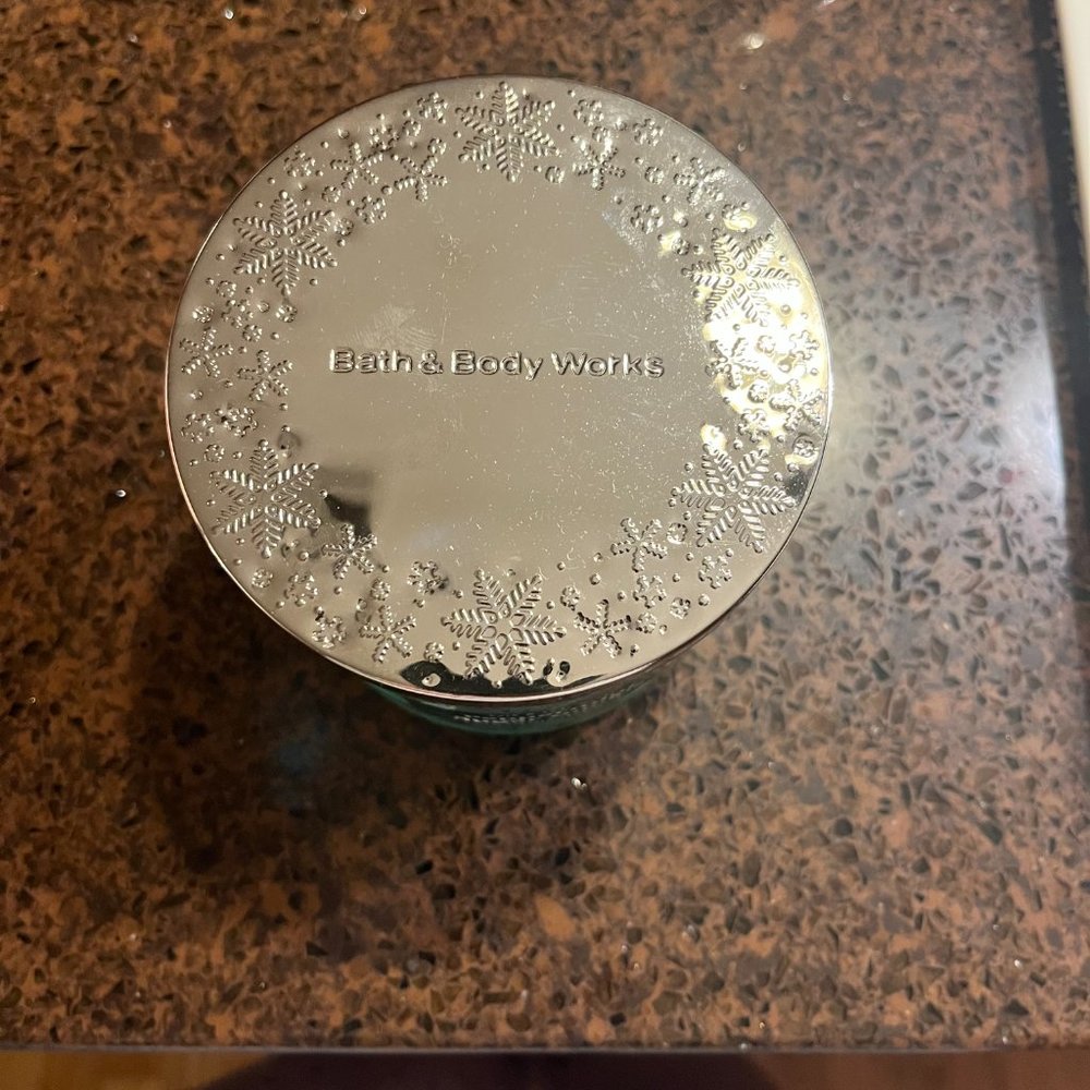 Bath and Body Works candle- Peppermint Sugar Cookie - Picture 2 of 3